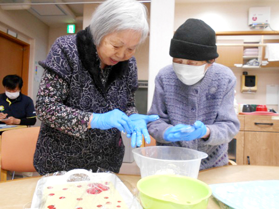 食事レクリエーションの様子