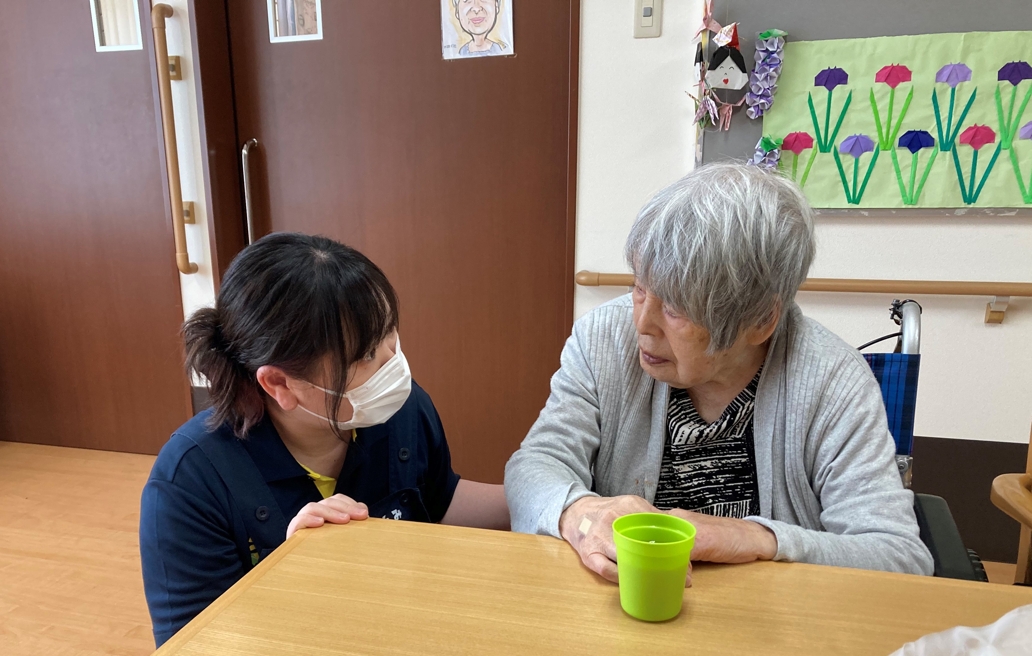 ご入居者様とスタッフ